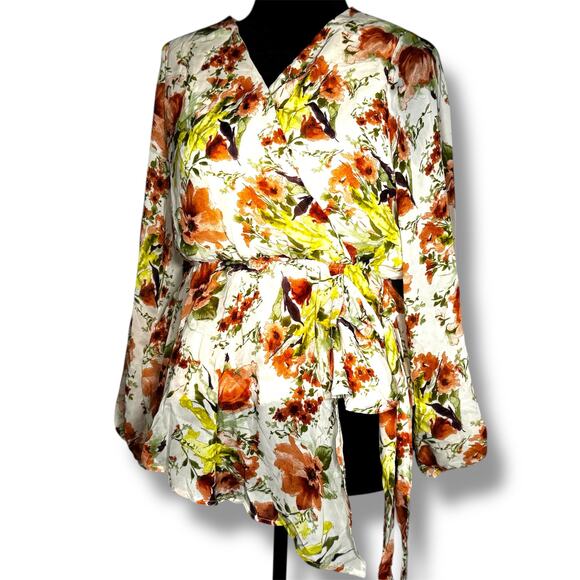 167. NWT Gilli Floral Faux Wrap Blouse Size Medium - Picture 2 of 7